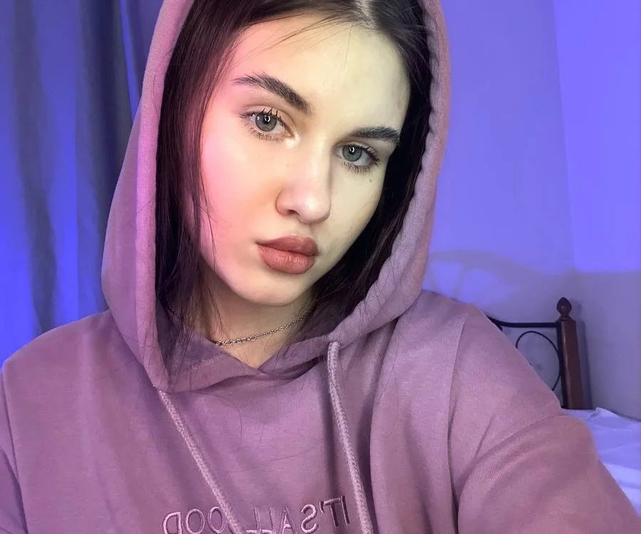 HildaDryer's Offline Chat Room