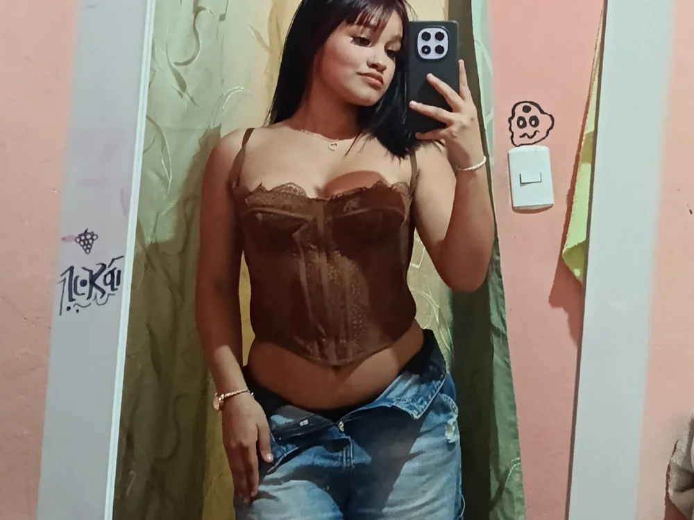 Mia_Petite18 2
