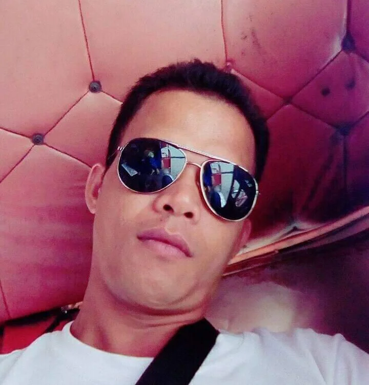 SkinnyTrans6969's Offline XXX Chat