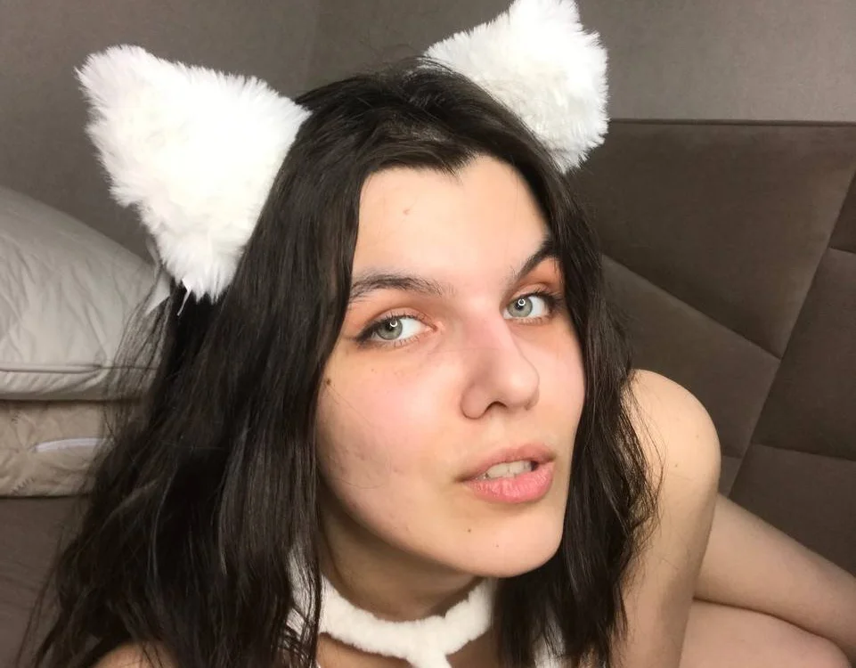 BennyHoneey's Offline Chat Room