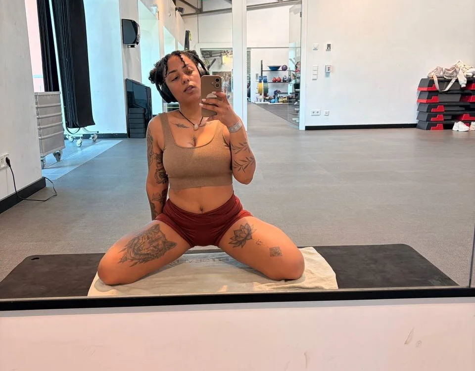 SweetPetiteNoir Obrolan XXX Offline