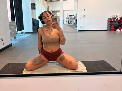 SweetPetiteNoir on StripChat