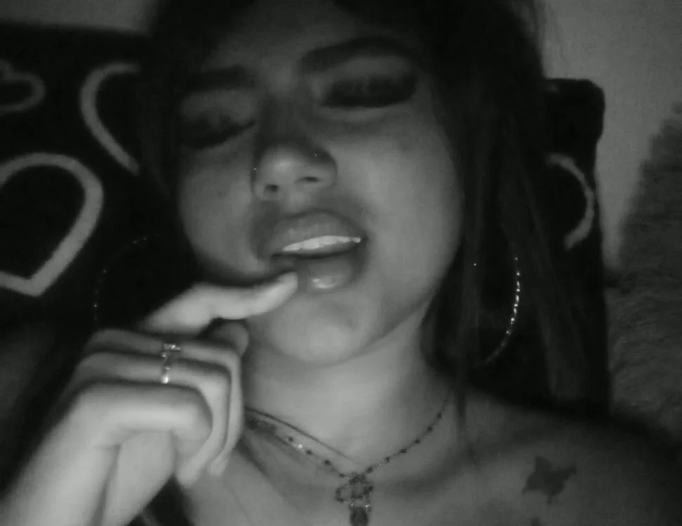 natassha_petit's Offline XXX Chat