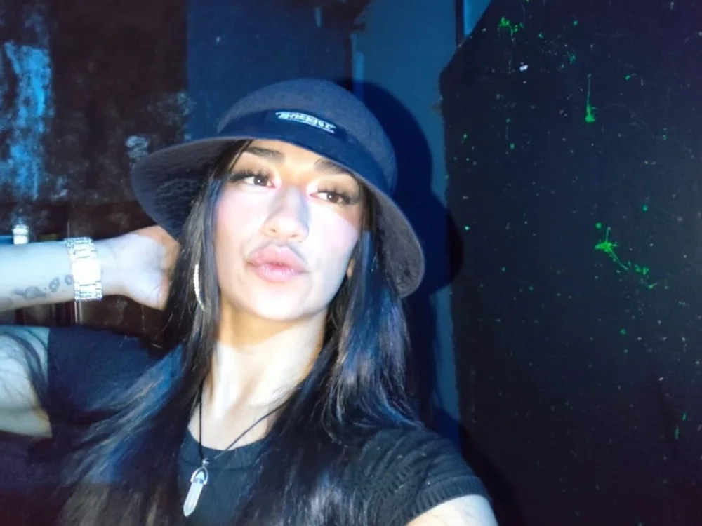 Mia_strong_m's most recent online preview