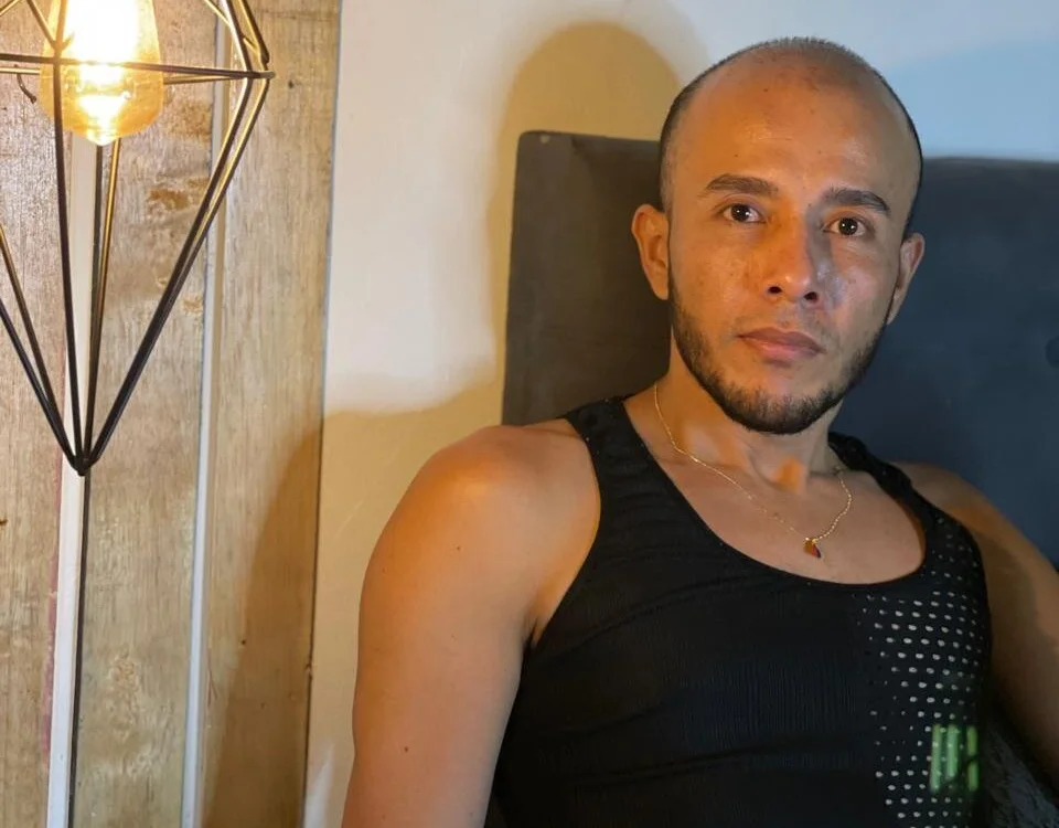 poseidon_latinon Offline XXX chat
