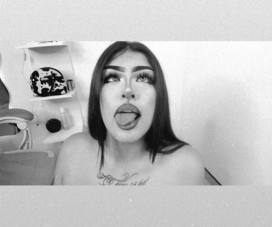 hollycute__'s Live XXX Chat