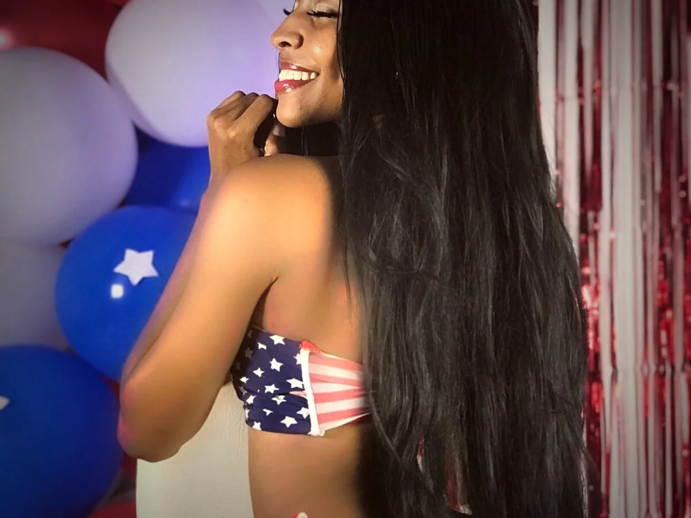 Leslie17_'s Offline XXX Chat