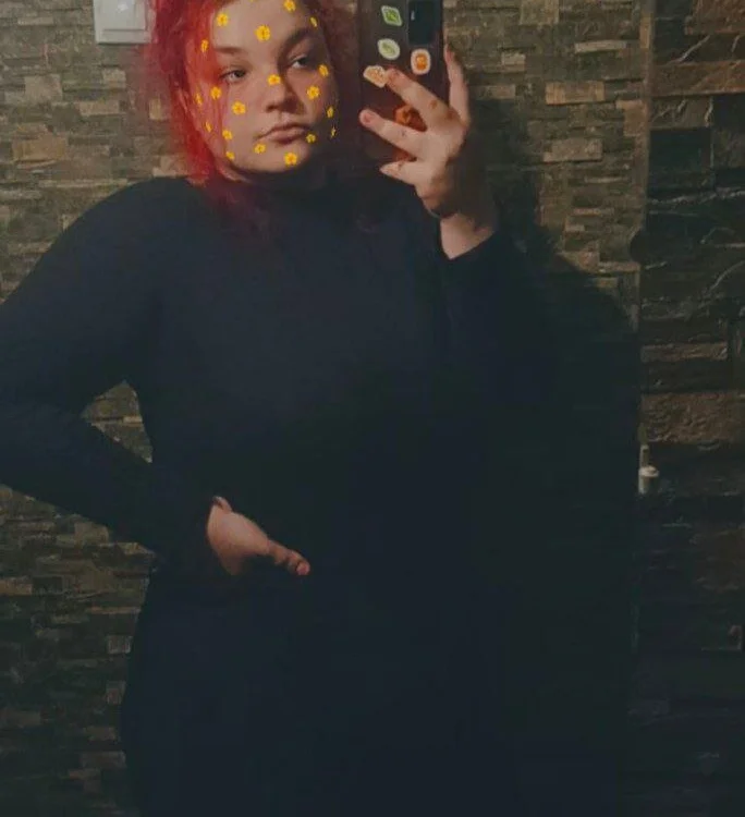 Bella_Rolland_'s Offline Chat Room
