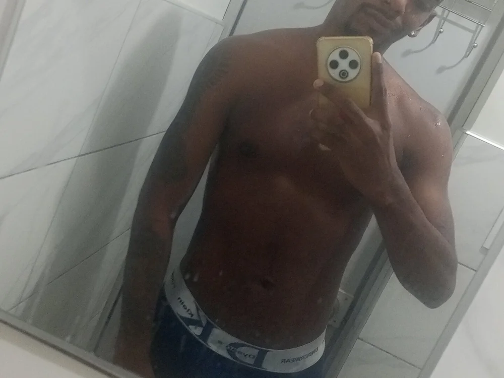 emiliano202300's Offline XXX Chat