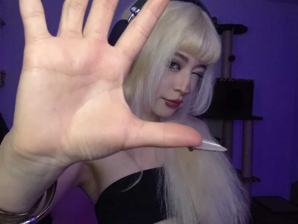 Miyukaaa's Offline Chat Room