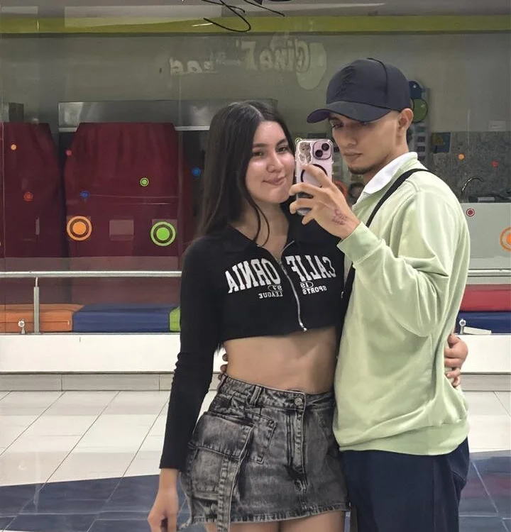 AresandAtenea's Offline XXX Chat