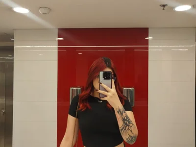 Red_Bunny_v on StripChat