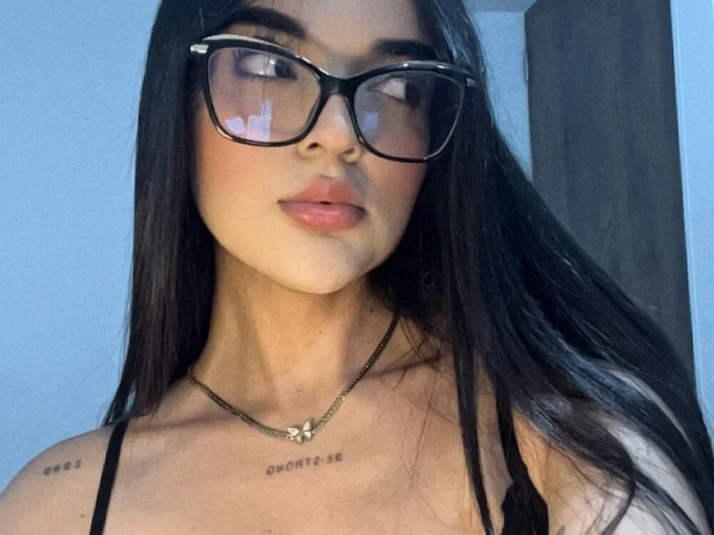 Emmyx Adlı Modelin Çevrimdışı XXX Sohbeti