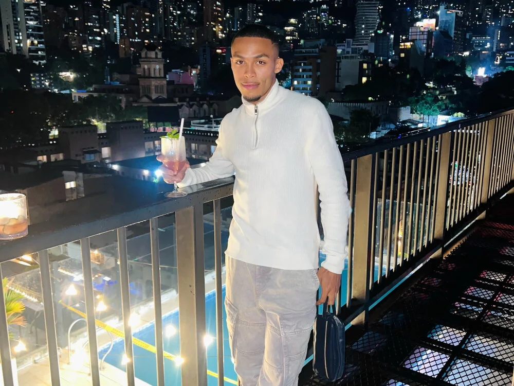 Zarat_05's Offline XXX Chat