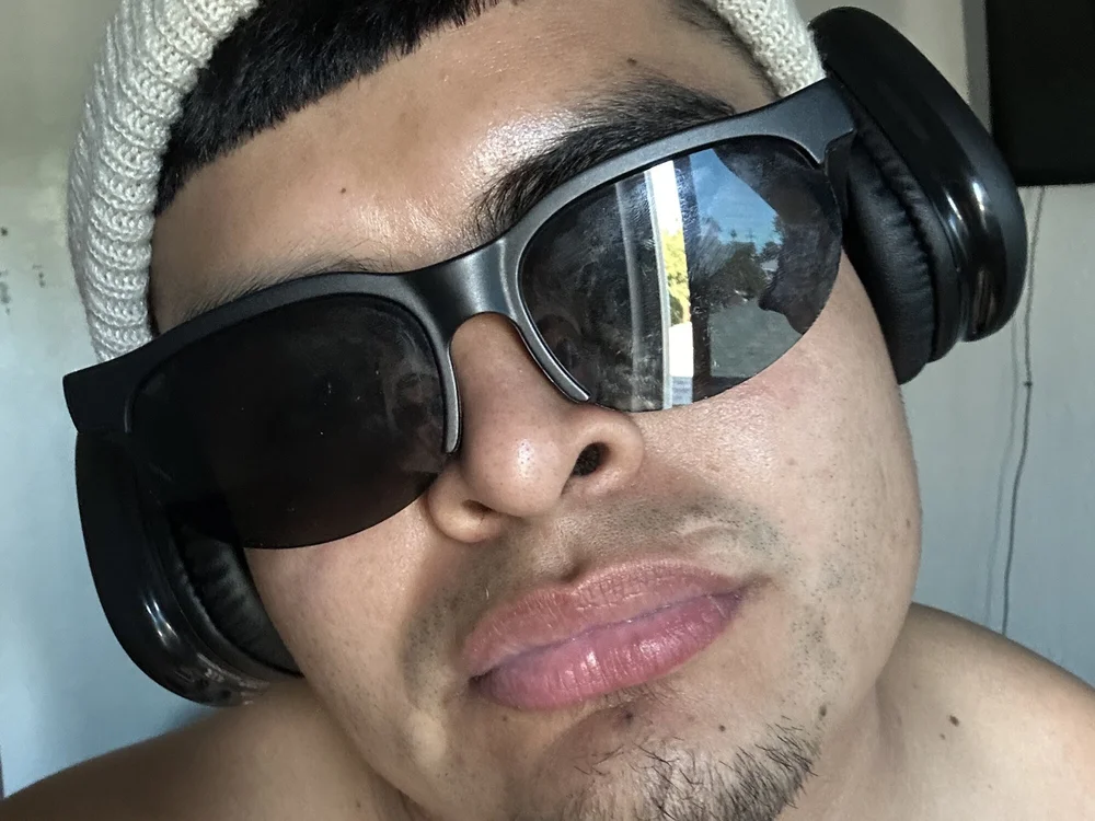 leonDaddy33's Offline Chat Room