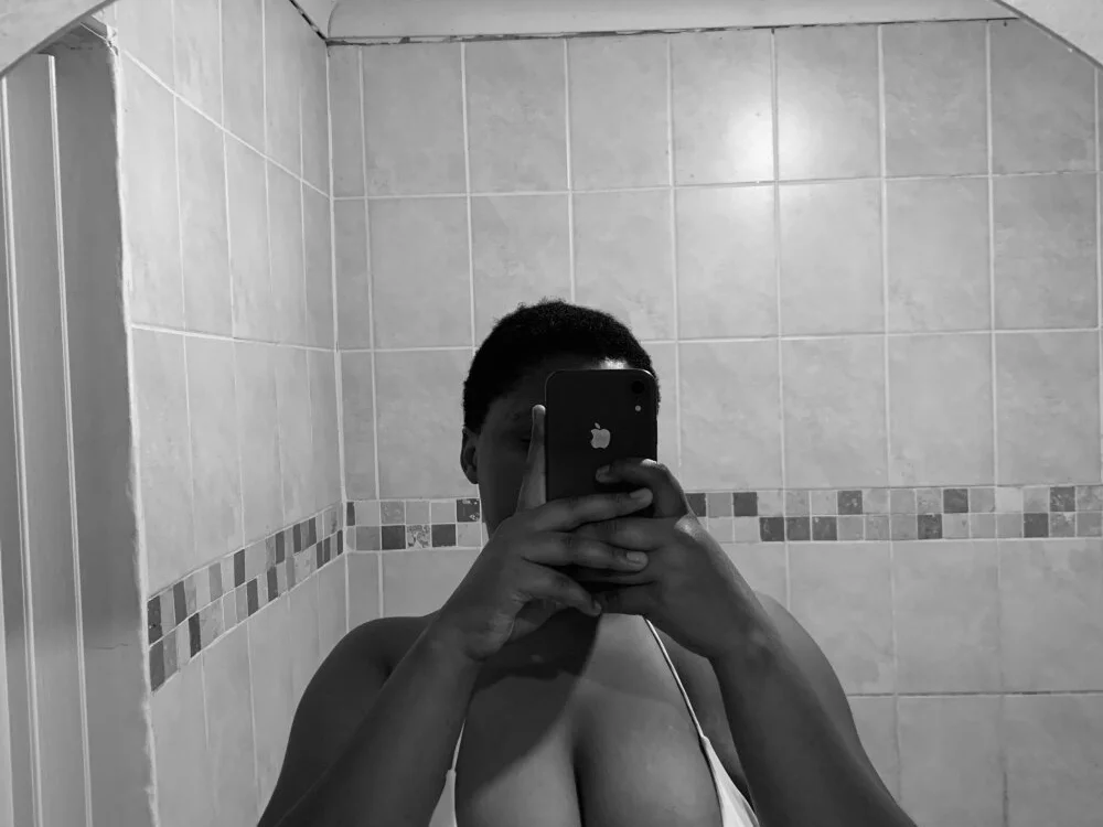 SexyZuva Adlı Modelin Çevrimdışı XXX Sohbeti