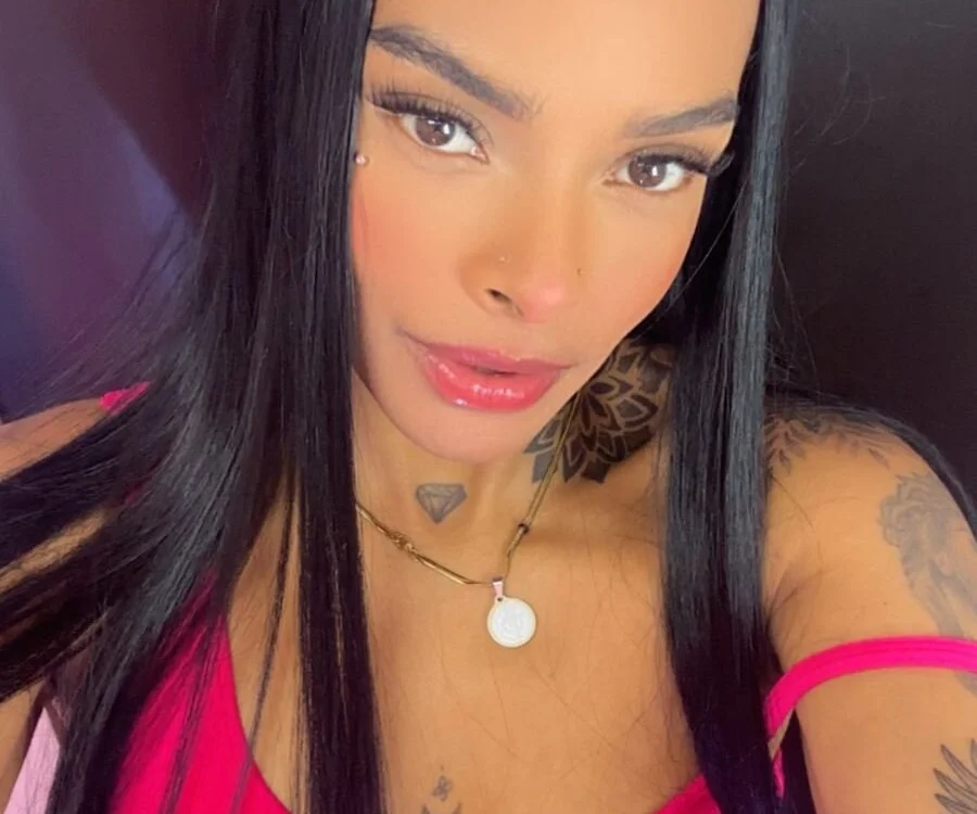Chat +18 de EmmaEbony_ ao vivo