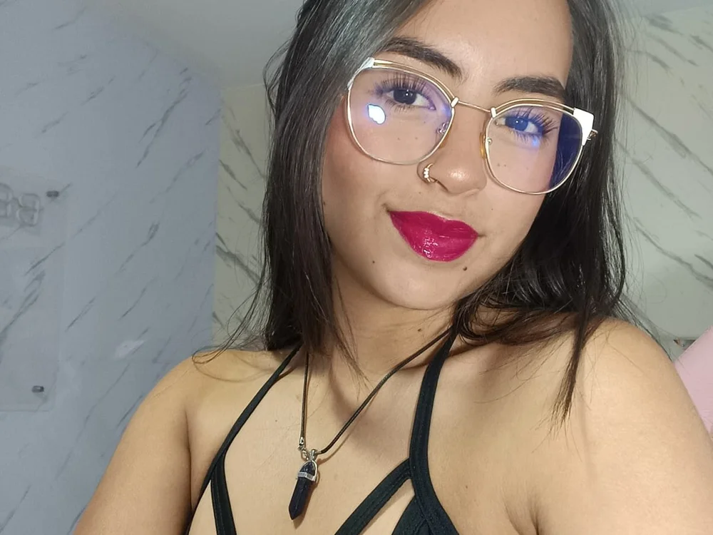 pretty_candy_b's Offline XXX Chat