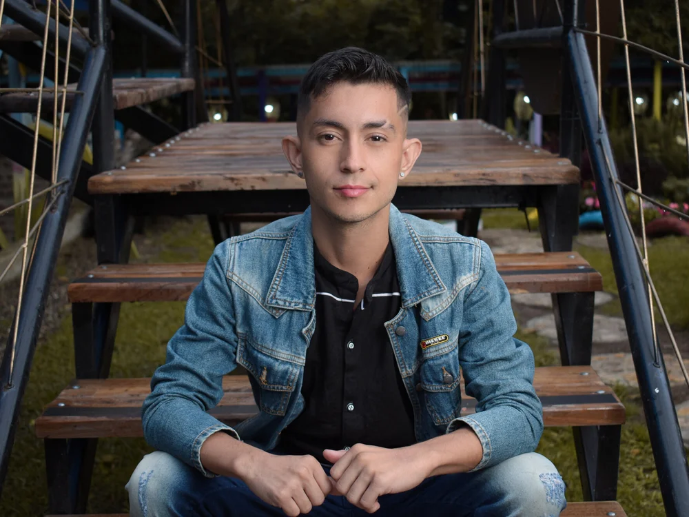 ARTURO_CONTRERAS Adlı Modelin Çevrimdışı Sohbet Odası