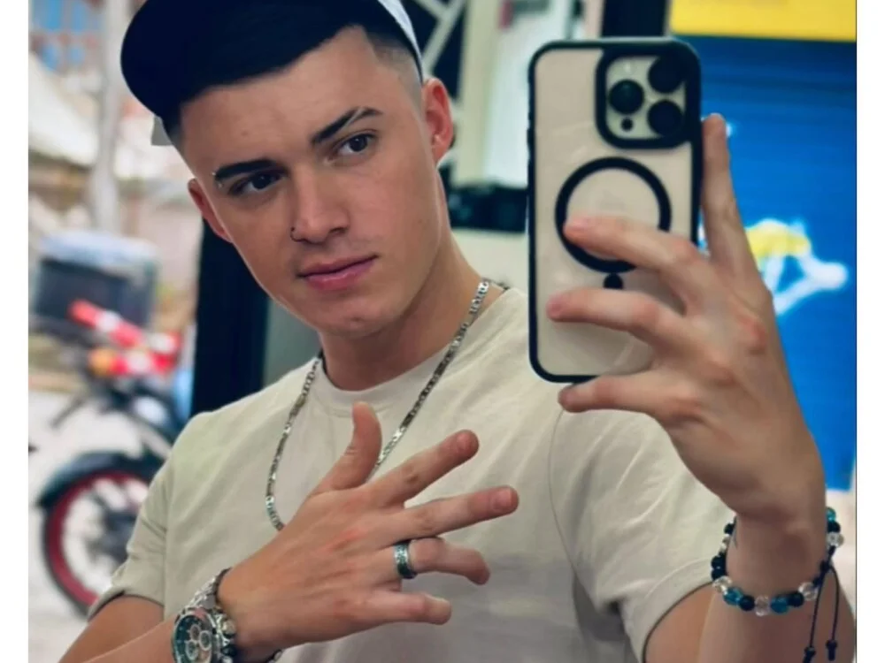 Chatroom XXX hors ligne de Ken_bigcock77