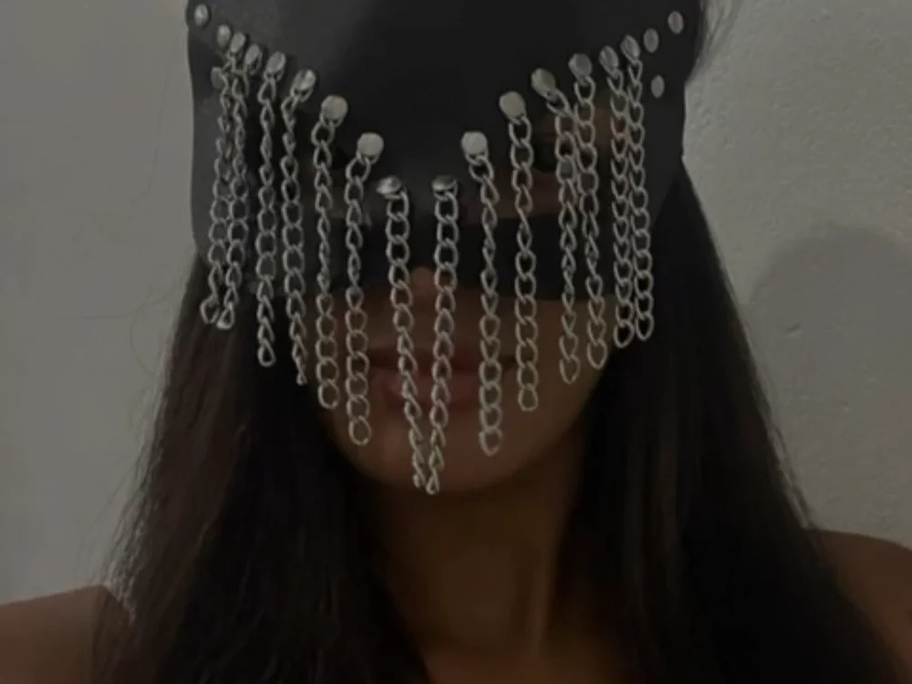 irisvilares' Offline Chat Room