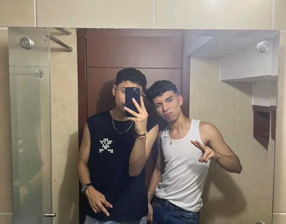 Twinks_boys_'s Offline XXX Chat