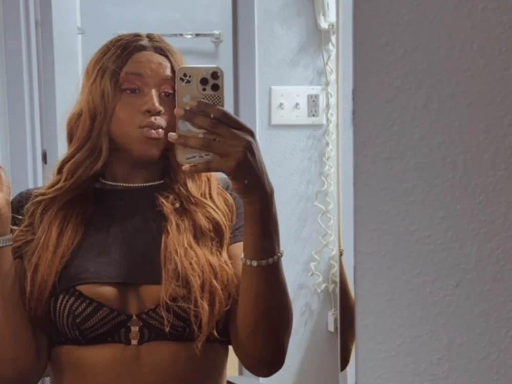 دردشة IAmLadosha الجنسية دون اتصال