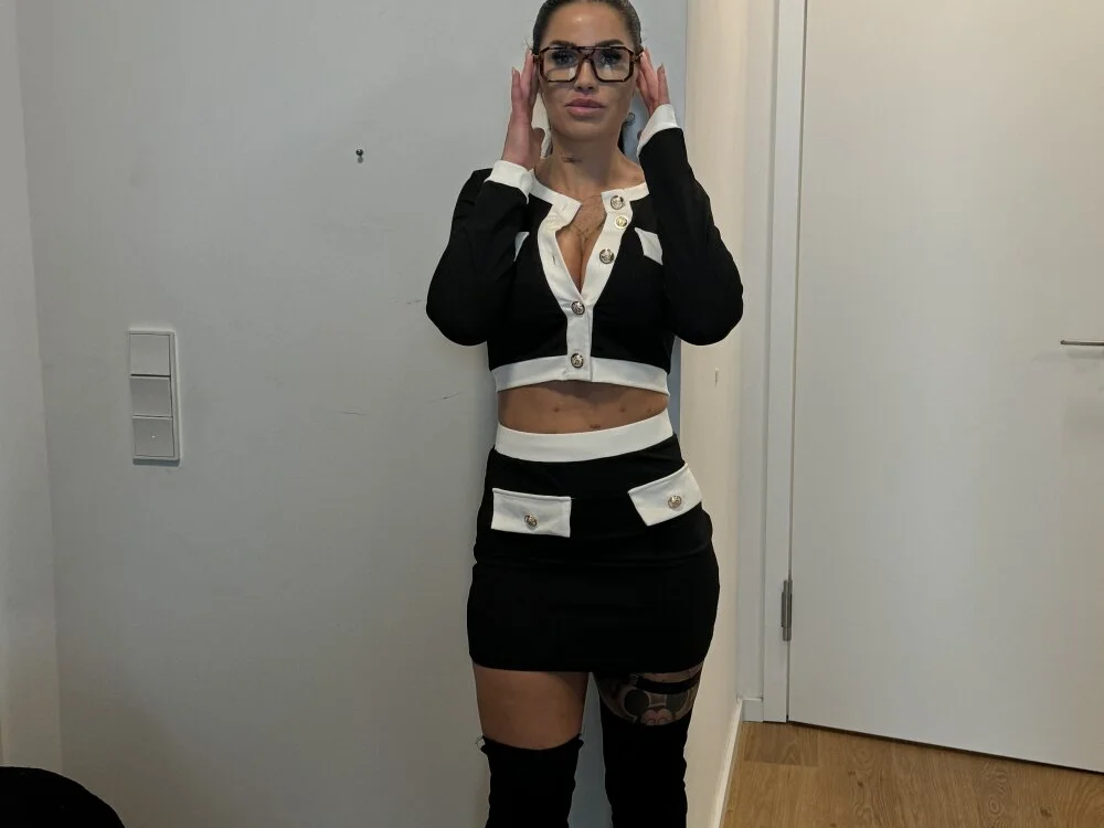 Sarah_Hard Offline XXX Chat