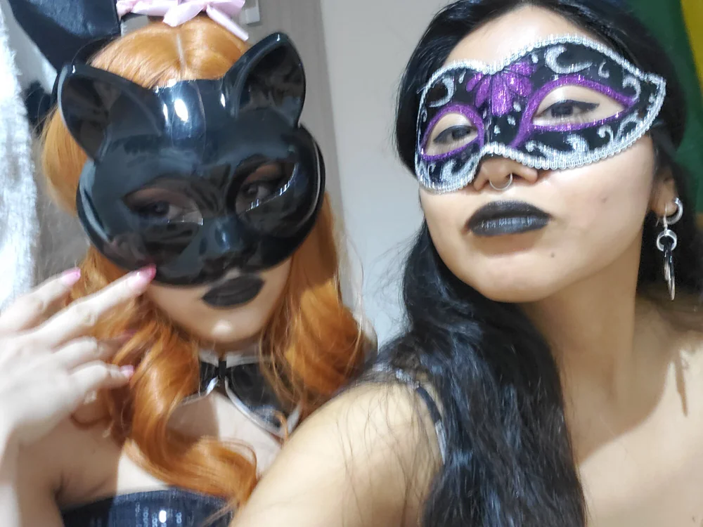 lesbabesIxA's Offline XXX Chat