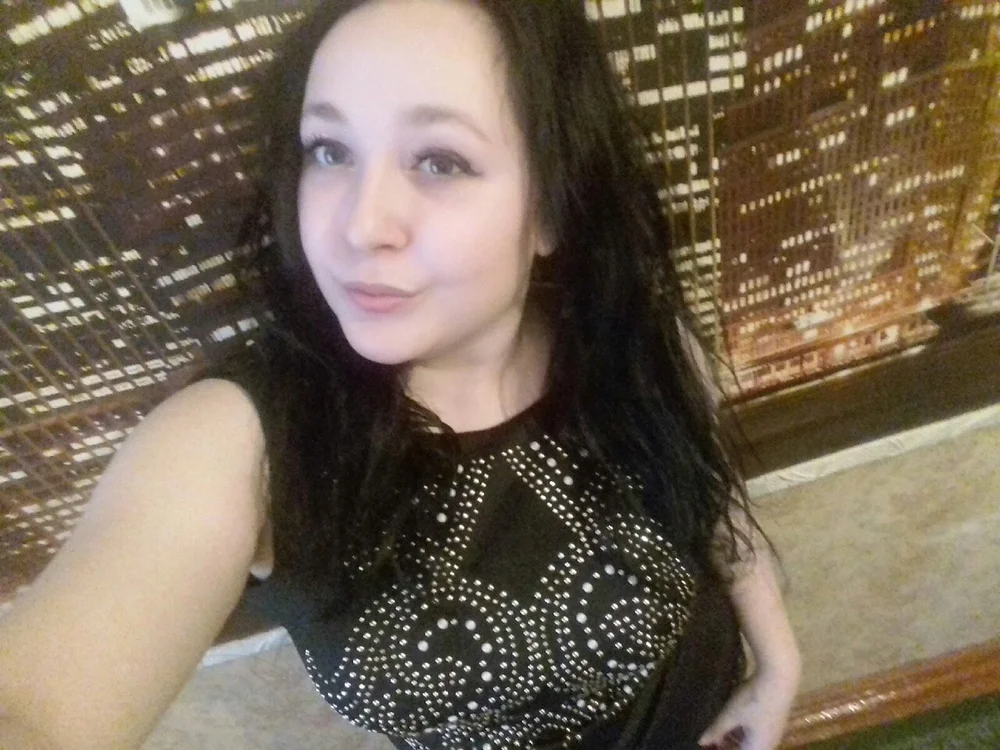 Dee_Goldy offline chatrum