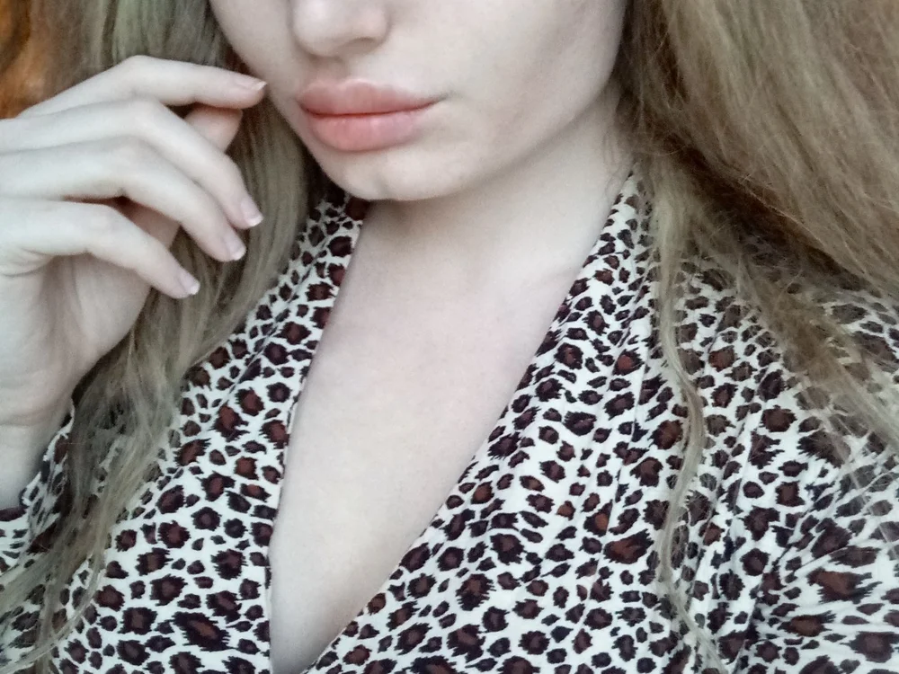 HotBlonde69's Offline XXX Chat
