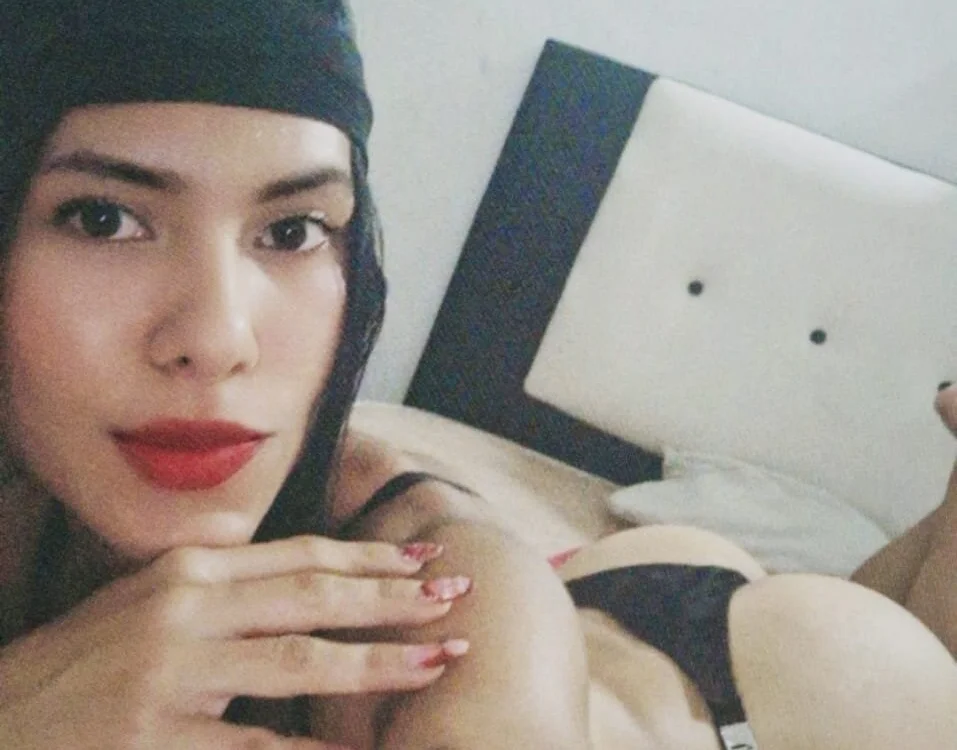 Alannys19 Offline XXX Chat