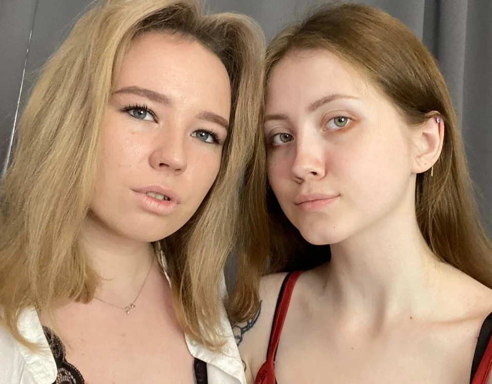 DeborahJulia's Offline Chat Room