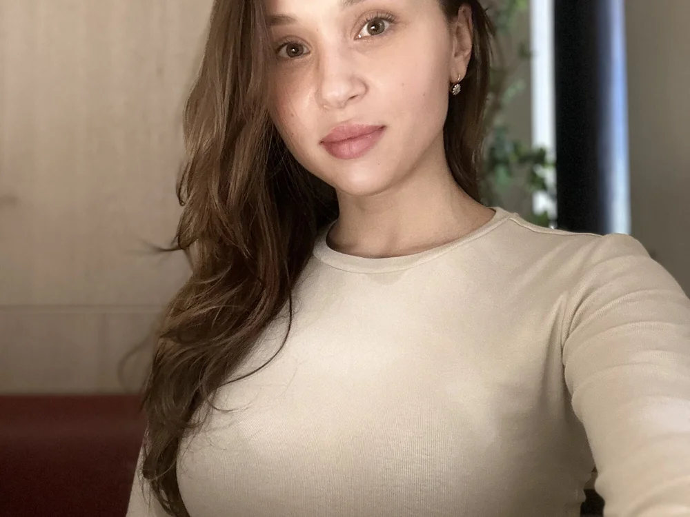 Helena_Grace's Offline Chat Room