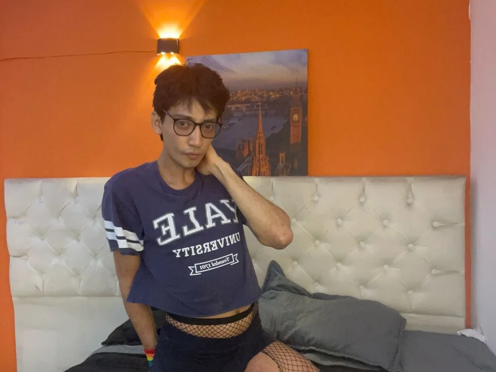 Baazz_'s Offline Chat Room