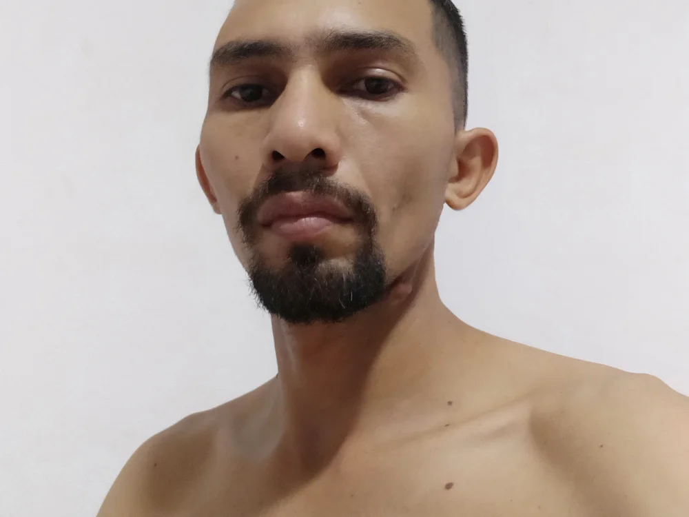 Emilio2034's Offline XXX Chat