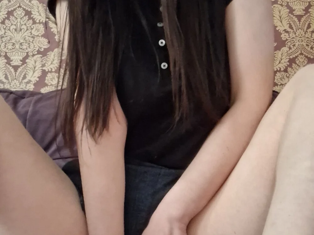 SashaBru20's Offline XXX Chat