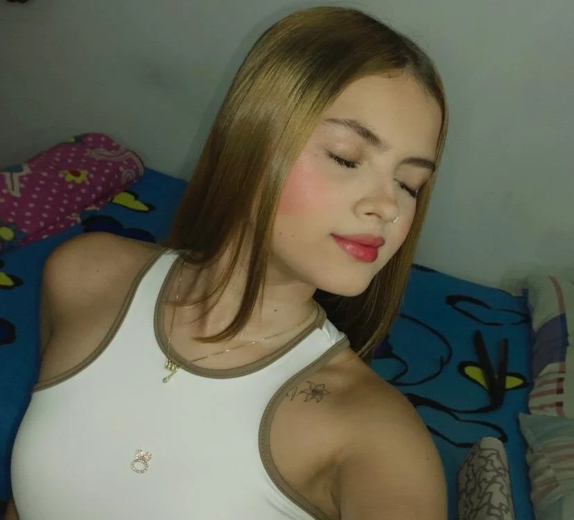 isabellaferrer23's Offline Chat Room