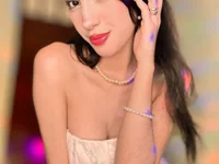 Emily-hottson's webcam live show