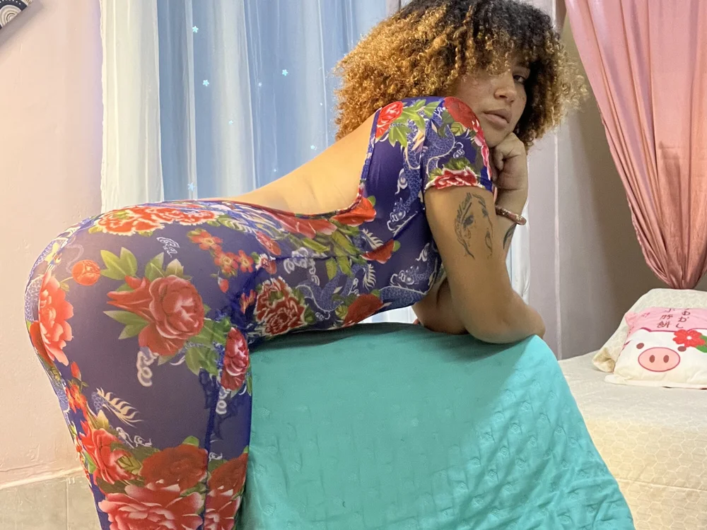 gold_curlscv's Offline XXX Chat