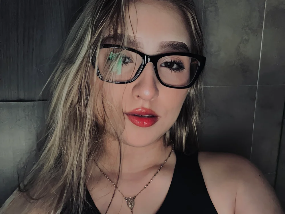 XXX chat uživo modela MoraInFire