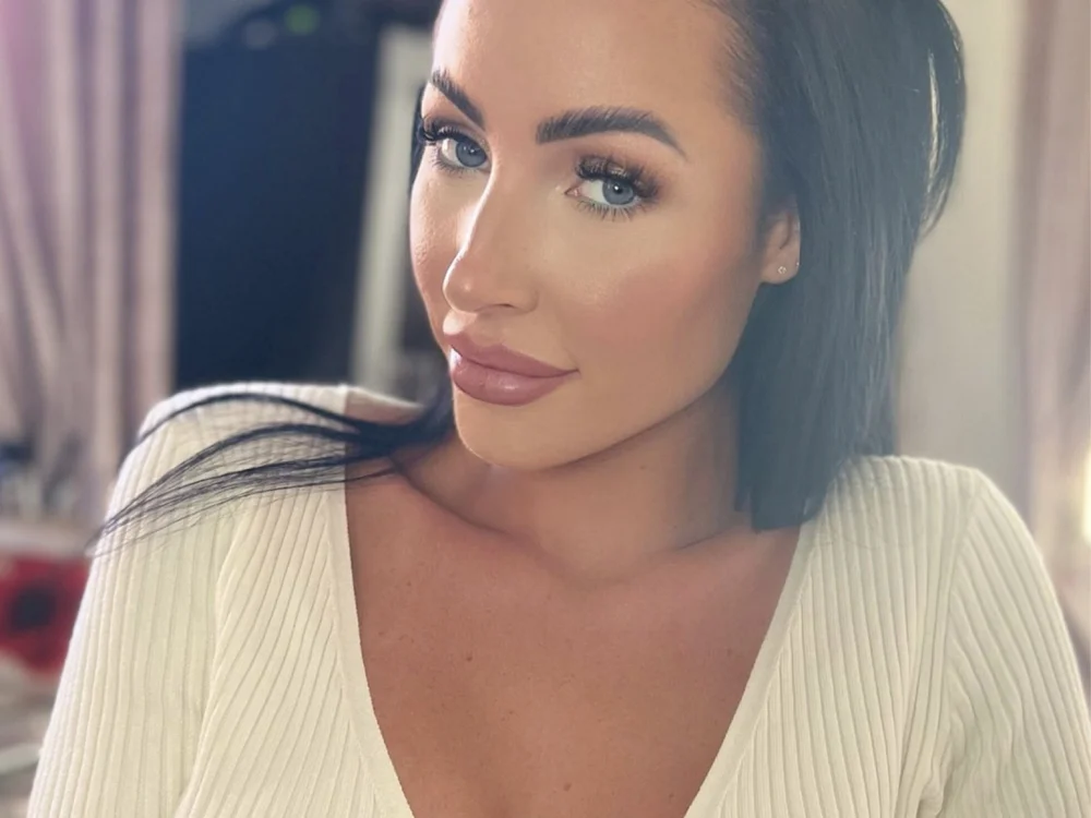 Layla_k's Offline Chat Room
