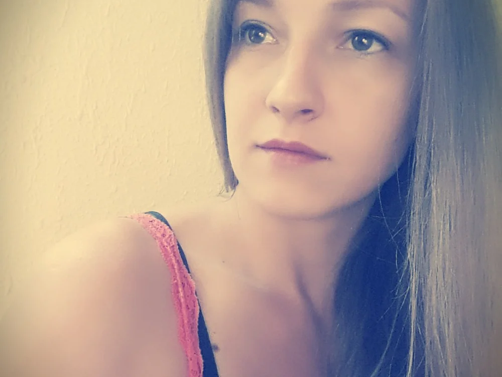 stella_love_lips' Offline XXX Chat