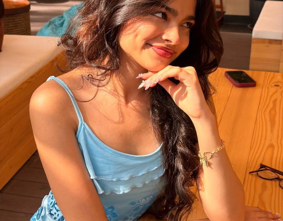 CherriWestin Adlı Modelin Çevrimdışı XXX Sohbeti