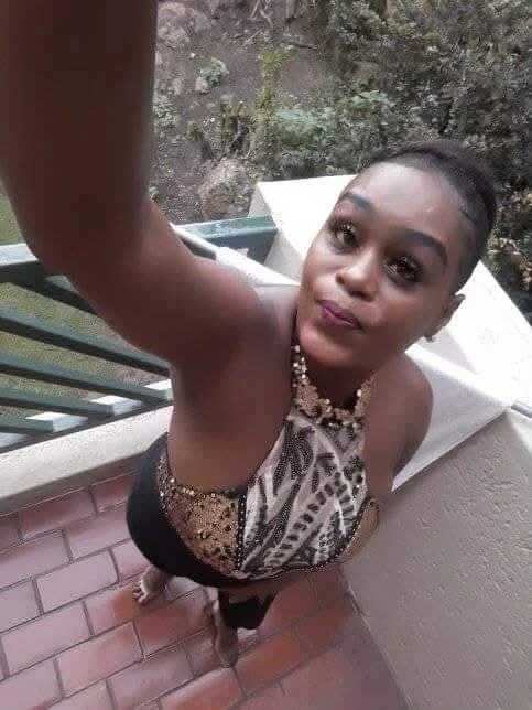 MelaniBbe: офлайн-секс-чат