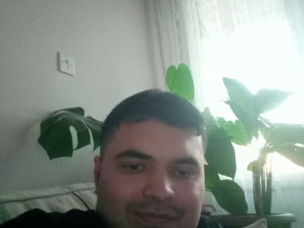 paul72729 Adlı Modelin Çevrimdışı Sohbet Odası