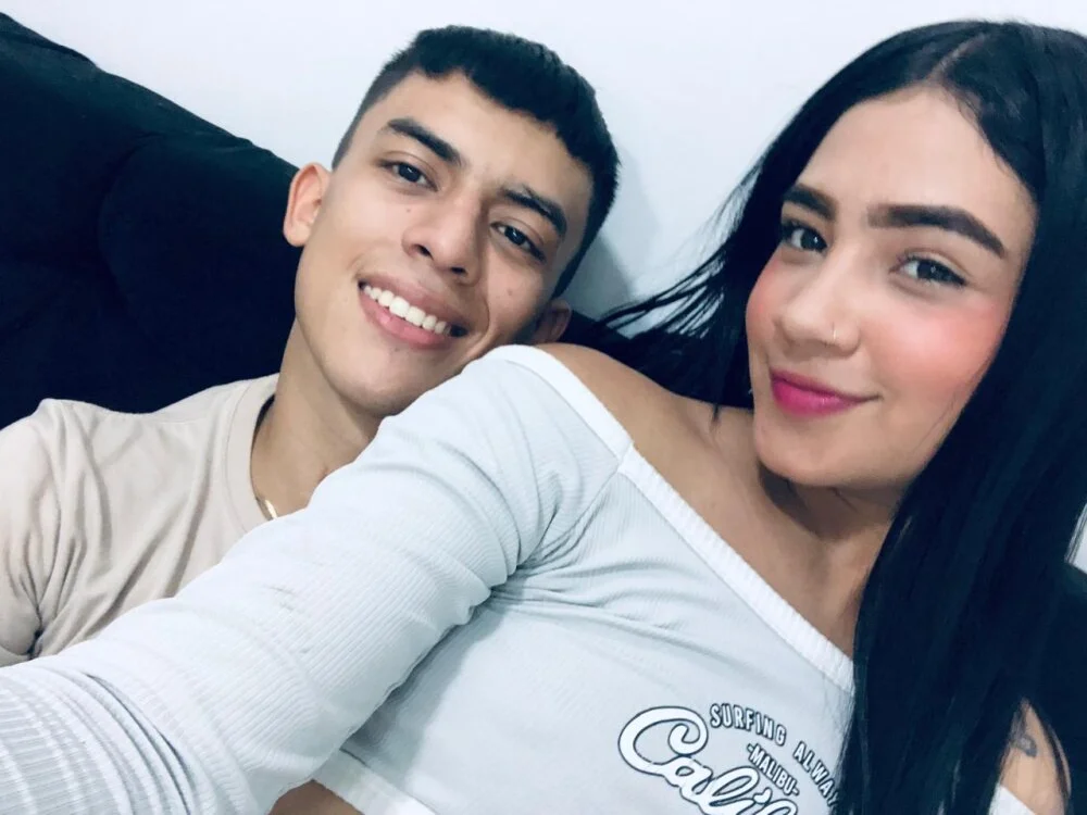 tiffany_y_frank's Offline XXX Chat