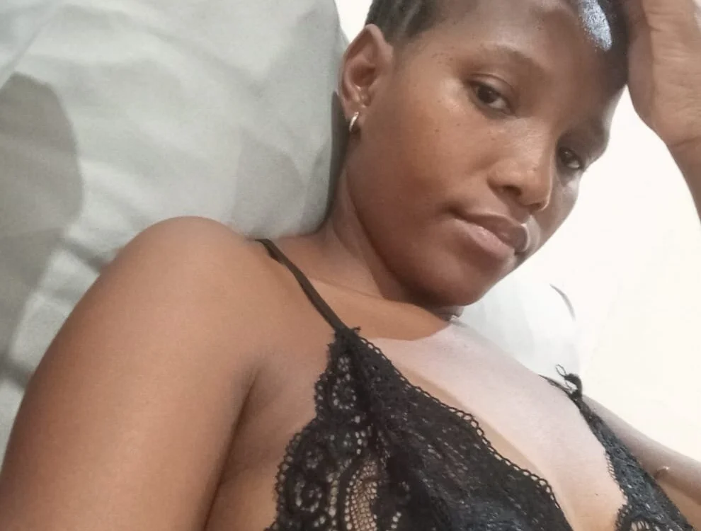 sexyebonny31's Offline XXX Chat