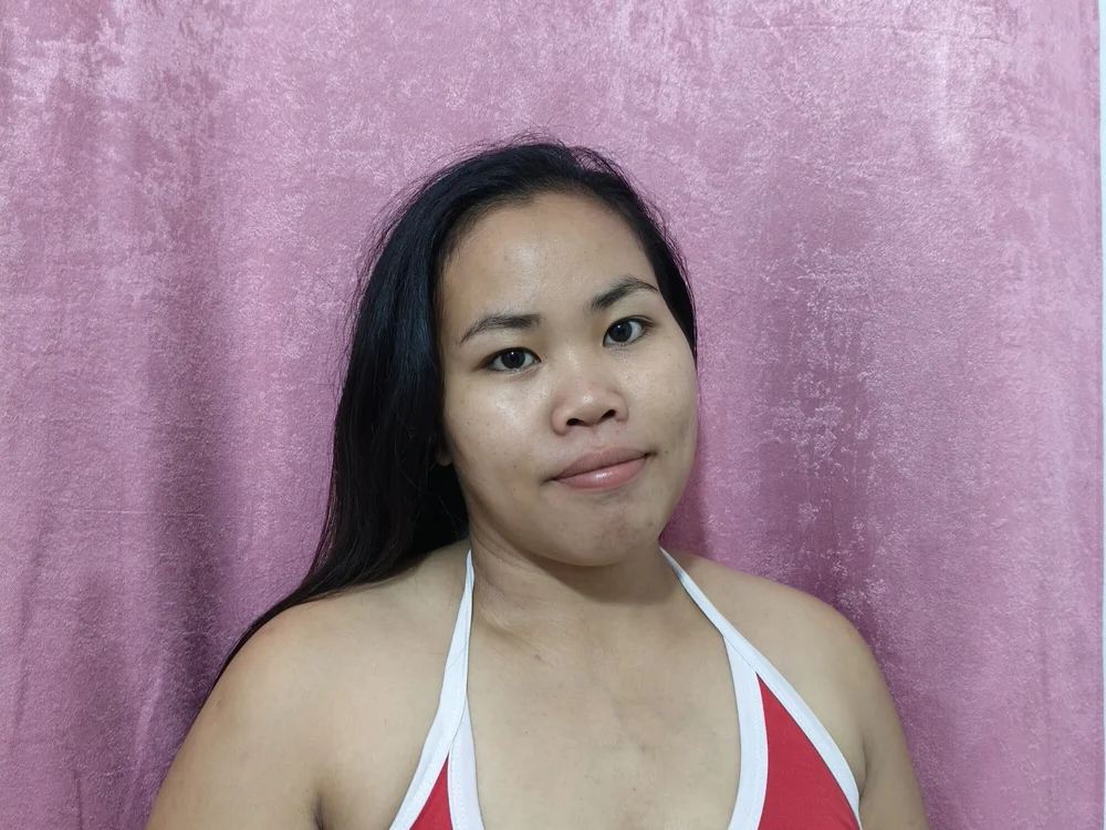 Horny_HotAsian's Offline Chat Room