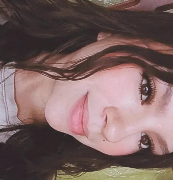 Stefania_19 Adlı Modelin Çevrimdışı Sohbet Odası